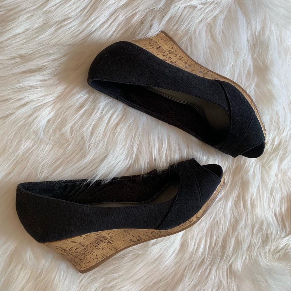 Life stride Size 7 Wedges